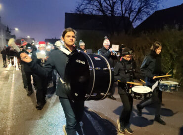 Parade de noel de golbey 2024 avec l'orchestre d'harmonie