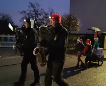 Parade de noel de golbey 2024 avec l'orchestre d'harmonie