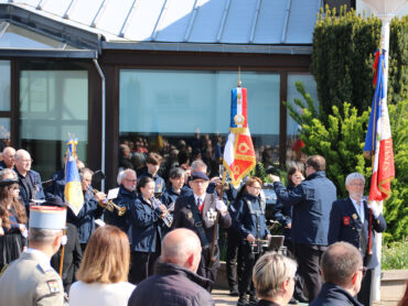 Cérémonie de la victoire du 8 mai 1945 à Golbey avec l'orchestre d'harmonie et la chorale Coup de choeur