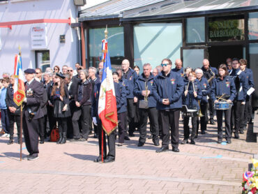 Cérémonie de la victoire du 8 mai 1945 à Golbey avec l'orchestre d'harmonie et la chorale Coup de choeur