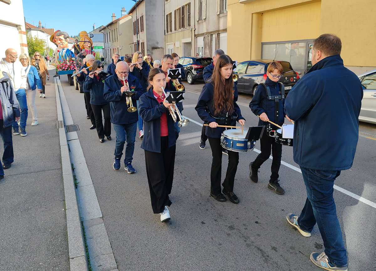 2025-10-11 - Défilé de la fête de la Sainte-Fleur 2025 à Golbey