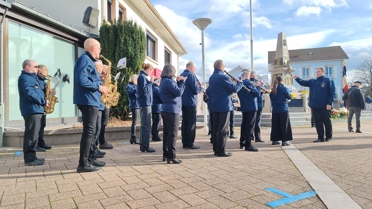 11 Novembre 2025 - Cérémonie de commémoration de l'armistice à Golbey avec l'orchestre d'harmonie