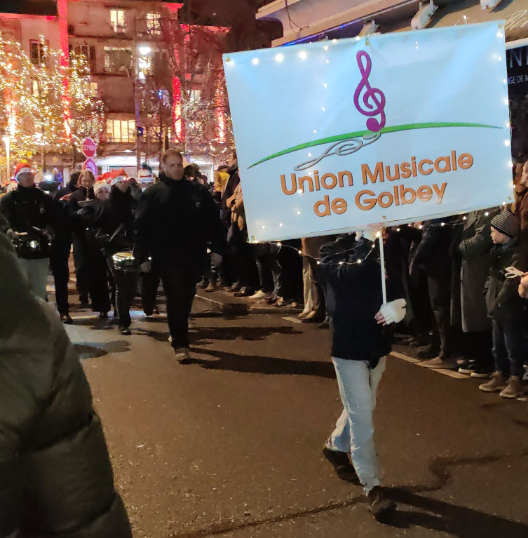 L'orchestre d'harmonie de Golbey au défilé de la Saint-Nicolas d'Epinal du 6 décembre 2025